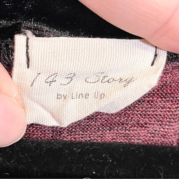 1.4.3. Story by Line Up Women's Burgundy Color Block Cut Out Sleeve Top Medium - Picture 12 of 13